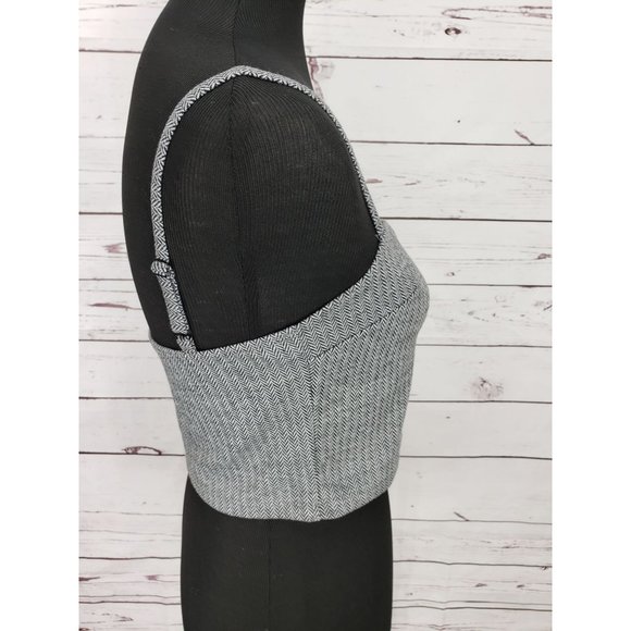 Popular Basic Women's Chevron Black White Cropped Fitted Tank Top Size Large - Picture 8 of 10